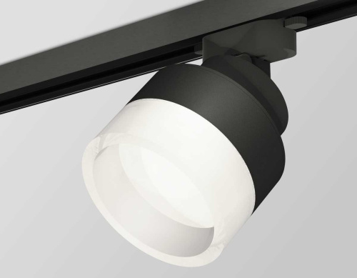 Комплект трекового светильника Ambrella light Track System XT (A2526, A2106, C8102, N8401) XT8102020 Комплект трекового светильника Ambrella light Track System XT (A2526, A2106, C8102, N8401) XT8102020