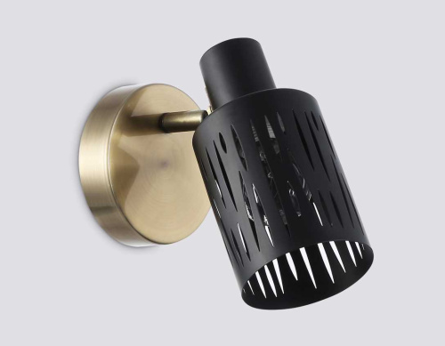 Настенно-потолочный спот Ambrella light TRADITIONAL TR8667 Настенно-потолочный спот Ambrella light TRADITIONAL TR8667