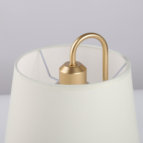 Настольная лампа MW-Light Вега 329032801 Настольная лампа MW-Light Вега 329032801