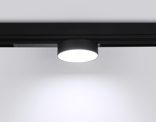 Трековый светодиодный светильник Ambrella Light Track System Magnetic 220V GL1381 Трековый светодиодный светильник Ambrella Light Track System Magnetic 220V GL1381