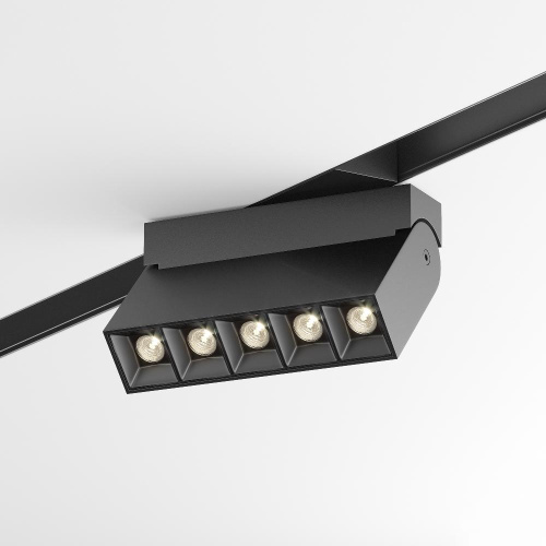 Трековый светодиодный светильник для магнитного шинопровода Maytoni Track lamps TR015-2-10W3K-B Трековый светодиодный светильник для магнитного шинопровода Maytoni Track lamps TR015-2-10W3K-B