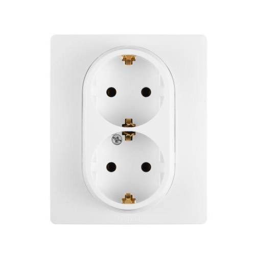 Розетка 2X2К+З Legrand Etika 16A 250V с/з винтовой зажим немецкий стандарт белый 672223 Розетка 2X2К+З Legrand Etika 16A 250V с/з винтовой зажим немецкий стандарт белый 672223
