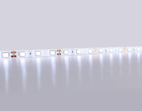 Светодиодная влагозащищенная лента Ambrella Light 14,4W/m 60LED/m 5050SMD холодный белый 5M GS2103 Светодиодная влагозащищенная лента Ambrella Light 14,4W/m 60LED/m 5050SMD холодный белый 5M GS2103