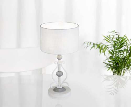Настольная лампа Maytoni Karina ARM631TL-01-W