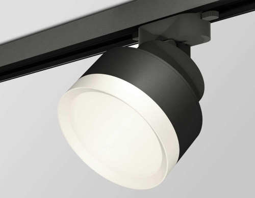 Комплект трекового светильника Ambrella light Track System XT (A2526, A2106, C8102, N8112) XT8102001 Комплект трекового светильника Ambrella light Track System XT (A2526, A2106, C8102, N8112) XT8102001