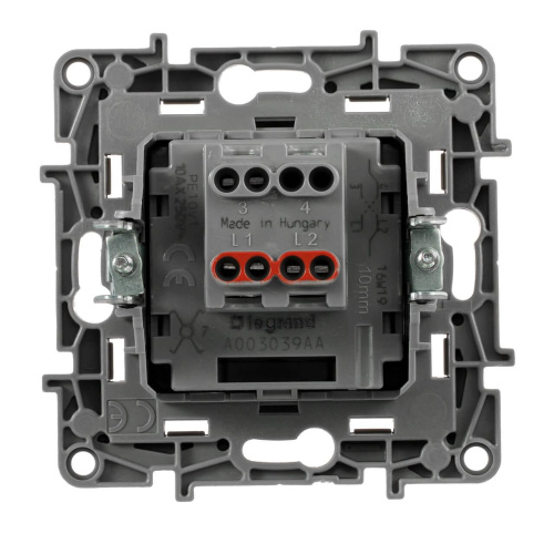 Переключатель одноклавишный промежуточный Legrand Etika 10A 250V алюминий 672409 Переключатель одноклавишный промежуточный Legrand Etika 10A 250V алюминий 672409