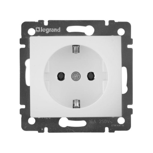Розетка 2К+3 Legrand Valena 16A 250V с/з винтовой зажим белая 774420 Розетка 2К+3 Legrand Valena 16A 250V с/з винтовой зажим белая 774420