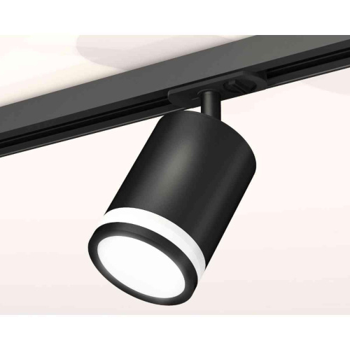 Комплект трекового светильника Ambrella light Track System XT7422020 SBK/FR черный песок/белый матовый (A2537, C7422, N7121) Комплект трекового светильника Ambrella light Track System XT7422020 SBK/FR черный песок/белый матовый (A2537, C7422, N7121)