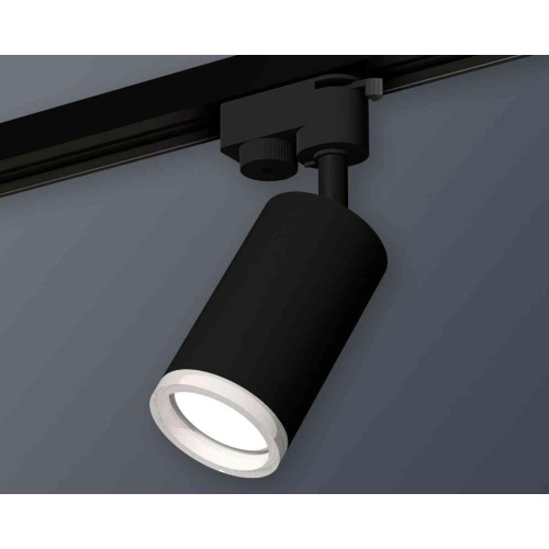 Комплект трекового светильника Ambrella light Track System XT6323140 SBK/FR черный песок/белый матовый (A2521, C6323, N6245) Комплект трекового светильника Ambrella light Track System XT6323140 SBK/FR черный песок/белый матовый (A2521, C6323, N6245)