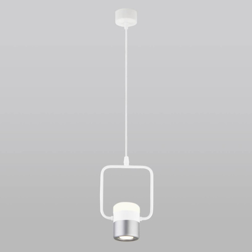 Подвесной светодиодный светильник Eurosvet Oskar 50165/1 LED белый/серебро Подвесной светодиодный светильник Eurosvet Oskar 50165/1 LED белый/серебро