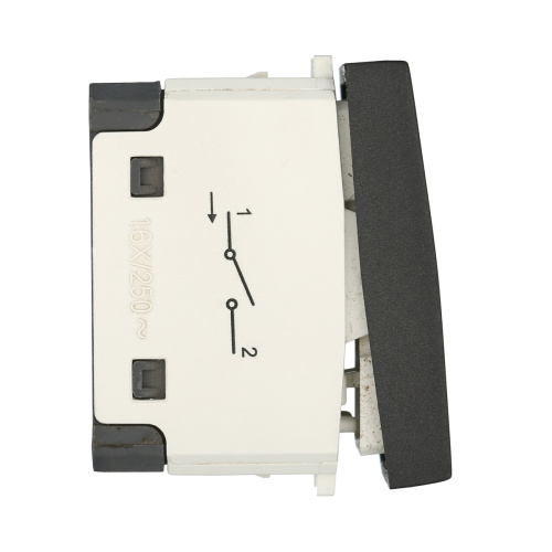 Выключатель LK Studio 45х22,5мм (схема 1) 16 A, 250 B (черный бархат) LK45 850108-1 Выключатель LK Studio 45х22,5мм (схема 1) 16 A, 250 B (черный бархат) LK45 850108-1