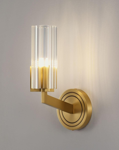 Бра Moderli Brass V11015-1W Бра Moderli Brass V11015-1W