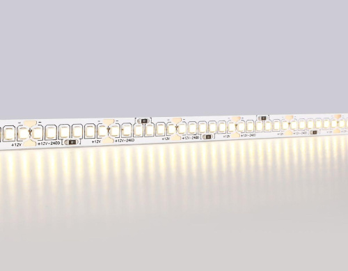 Светодиодная лента Ambrella Light 17W/m 240LED/m 2835SMD теплый белый 5M GS1401 Светодиодная лента Ambrella Light 17W/m 240LED/m 2835SMD теплый белый 5M GS1401