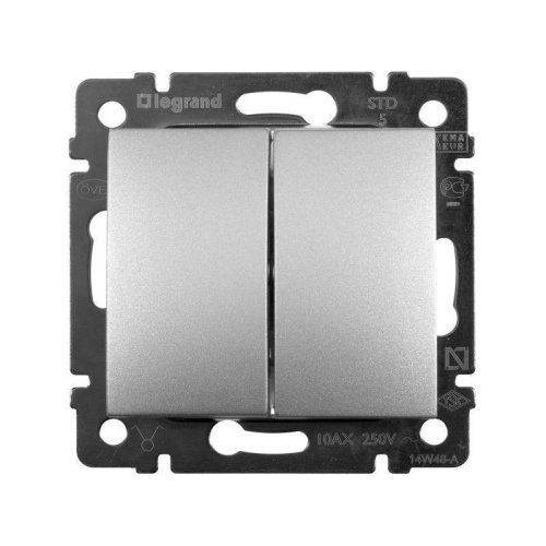 Выключатель двухклавишный Legrand Valena 10A 250V алюминий 770105 Выключатель двухклавишный Legrand Valena 10A 250V алюминий 770105