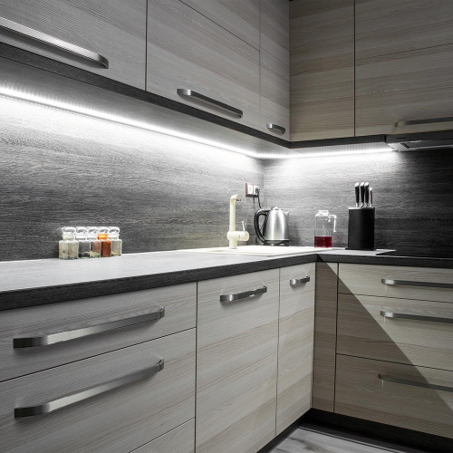 Светодиодная лента Apeyron 18W/m 168LED/m 2835SMD дневной белый 5M 00-313 Светодиодная лента Apeyron 18W/m 168LED/m 2835SMD дневной белый 5M 00-313