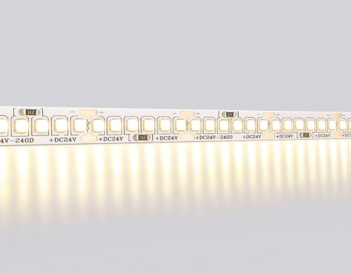 Светодиодная лента Ambrella Light 22W/m 240LED/m 2835SMD теплый белый 5M GS3501 Светодиодная лента Ambrella Light 22W/m 240LED/m 2835SMD теплый белый 5M GS3501