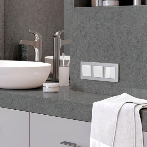 Рамка Werkel Platinum на 3 поста алюминий W0032606 4690389184475 Рамка Werkel Platinum на 3 поста алюминий W0032606 4690389184475