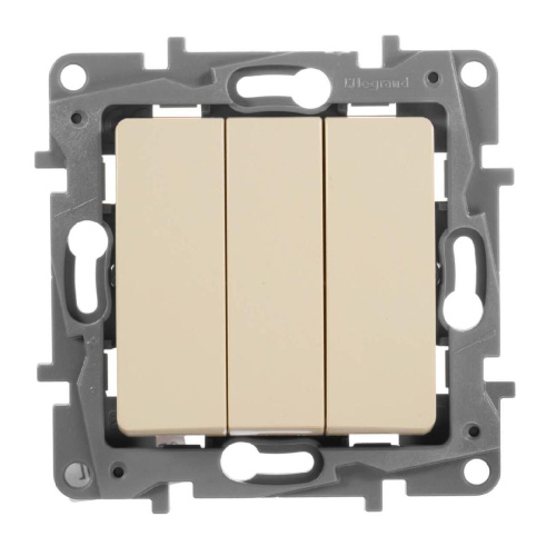 Выключатель трехклавишный Legrand Etika 10A 250V слоновая кость 672313 Выключатель трехклавишный Legrand Etika 10A 250V слоновая кость 672313