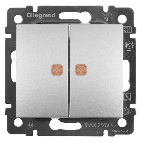 Переключатель двухклавишный Legrand Valena 10A 250V с подсветкой алюминий 770213 Переключатель двухклавишный Legrand Valena 10A 250V с подсветкой алюминий 770213