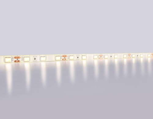 Светодиодная влагозащищенная лента Ambrella Light 14,4W/m 60LED/m 5050SMD теплый белый 5M GS2101 Светодиодная влагозащищенная лента Ambrella Light 14,4W/m 60LED/m 5050SMD теплый белый 5M GS2101