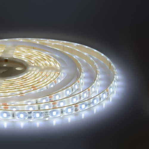 Светодиодная влагозащищенная лента Apeyron 6W/m 60LED/m 2835SMD холодный белый 5M 00-126 Светодиодная влагозащищенная лента Apeyron 6W/m 60LED/m 2835SMD холодный белый 5M 00-126