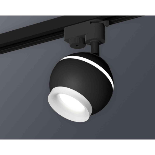 Комплект трекового светильника Ambrella light Track System XT1102071 SBK/FR черный песок/белый матовый (A2521, C1102, N7165) Комплект трекового светильника Ambrella light Track System XT1102071 SBK/FR черный песок/белый матовый (A2521, C1102, N7165)