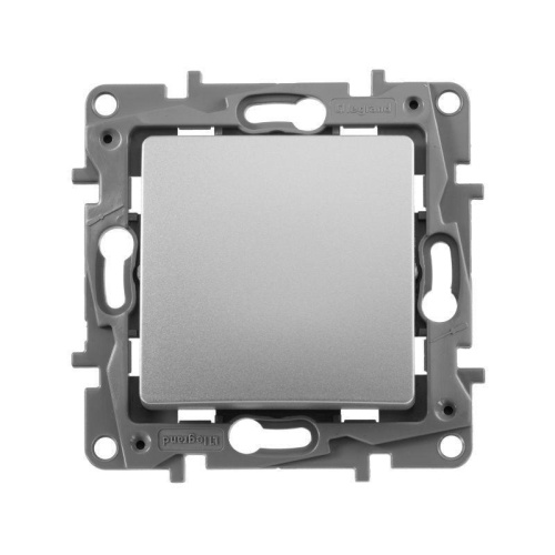 Переключатель одноклавишный Legrand Etika 10A 250V алюминий 672405 Переключатель одноклавишный Legrand Etika 10A 250V алюминий 672405