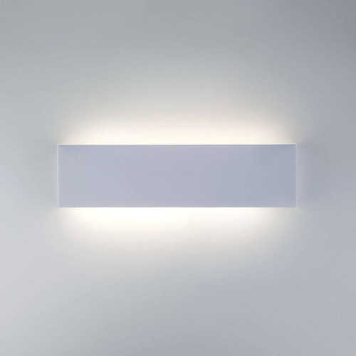 Настенный светодиодный светильник Eurosvet 40131/1 Led белый Настенный светодиодный светильник Eurosvet 40131/1 Led белый