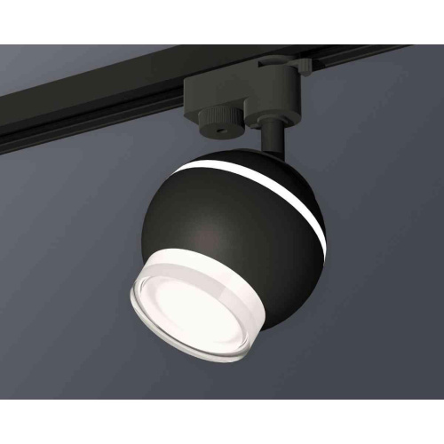 Комплект трекового светильника Ambrella light Track System XT1102070 SBK/FR/CL черный песок/белый матовый/прозрачный (A2521, C1102, N7160) Комплект трекового светильника Ambrella light Track System XT1102070 SBK/FR/CL черный песок/белый матовый/прозрачный (A2521, C1102, N7160)