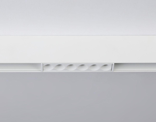Трековый светодиодный светильник Ambrella light Track System Magnetic GL4017 Трековый светодиодный светильник Ambrella light Track System Magnetic GL4017