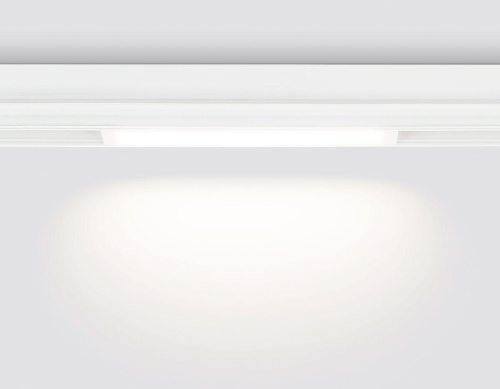 Трековый светодиодный светильник Ambrella Light Track System Magnetic 220V GL1261 Трековый светодиодный светильник Ambrella Light Track System Magnetic 220V GL1261