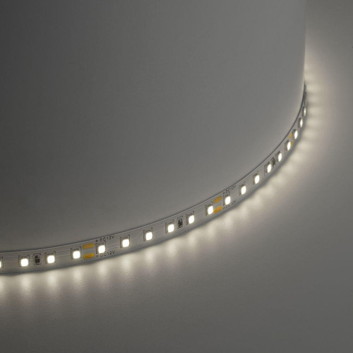 Светодиодная лента Saffit 9,6W/m 120LED/m 2835SMD дневной белый 5М SST02 55241 Светодиодная лента Saffit 9,6W/m 120LED/m 2835SMD дневной белый 5М SST02 55241