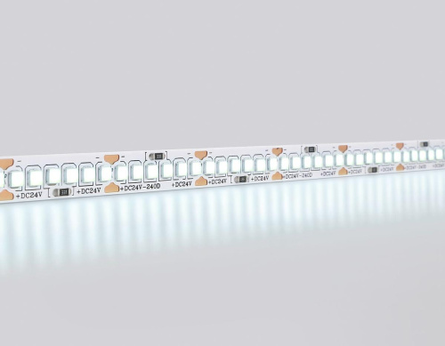 Светодиодная лента Ambrella Light 20W/m 240LED/m 2835SMD холодный белый 5M GS3403 Светодиодная лента Ambrella Light 20W/m 240LED/m 2835SMD холодный белый 5M GS3403