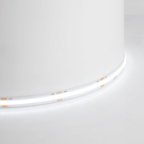 Светодиодная лента Feron 12W/m 480LED/m 2110SMD холодный белый 5M LS530 48272 Светодиодная лента Feron 12W/m 480LED/m 2110SMD холодный белый 5M LS530 48272