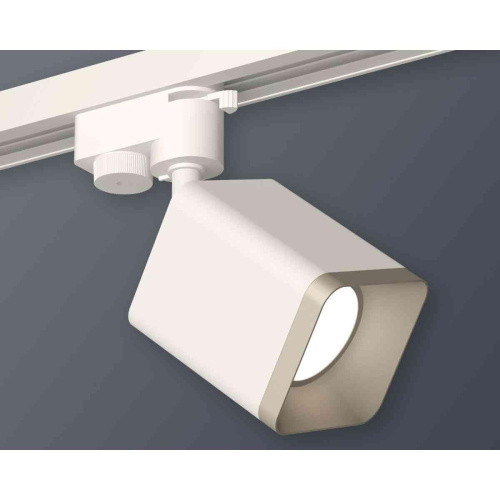 Комплект трекового светильника Ambrella light Track System XT7812002 SWH/SSL белый песок/серебро песок (A2520, C7812, N7703) Комплект трекового светильника Ambrella light Track System XT7812002 SWH/SSL белый песок/серебро песок (A2520, C7812, N7703)