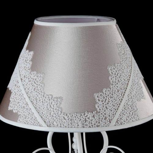 Настольная лампа Maytoni Lucy ARM042-11-W Настольная лампа Maytoni Lucy ARM042-11-W