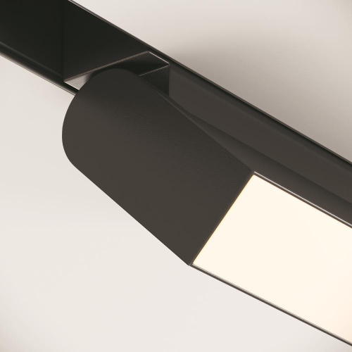 Трековый светодиодный светильник для магнитного шинопровода Maytoni Track lamps TR013-2-20W4K-B Трековый светодиодный светильник для магнитного шинопровода Maytoni Track lamps TR013-2-20W4K-B