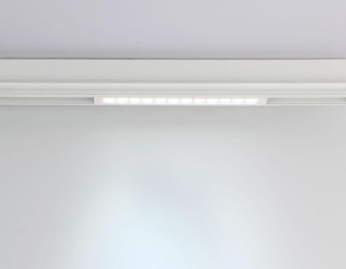 Трековый светодиодный светильник Ambrella Light Track System Magnetic 220V GL1301 Трековый светодиодный светильник Ambrella Light Track System Magnetic 220V GL1301