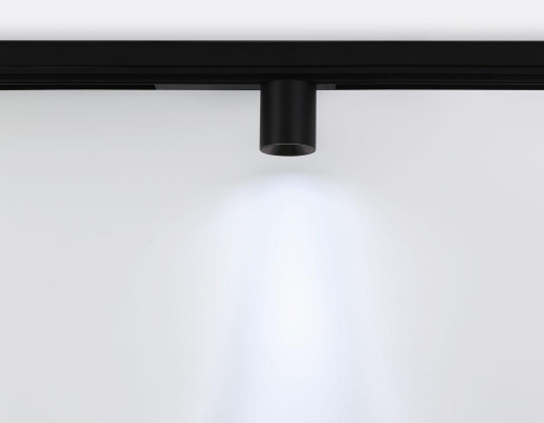 Трековый светодиодный светильник Ambrella Light Track System Magnetic 220V GL1242 Трековый светодиодный светильник Ambrella Light Track System Magnetic 220V GL1242