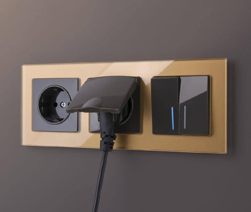 Рамка Werkel Favorit на 3 поста бронзовый WL01-Frame-03 4690389098628 Рамка Werkel Favorit на 3 поста бронзовый WL01-Frame-03 4690389098628