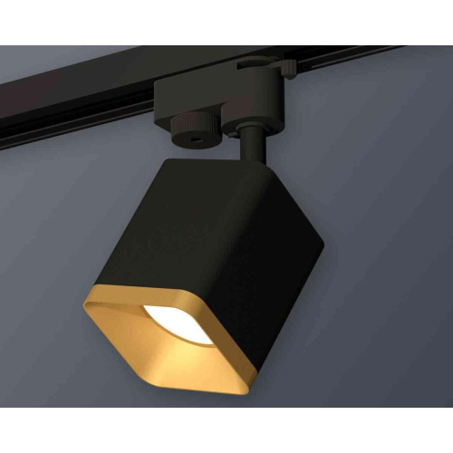 Комплект трекового светильника Ambrella light Track System XT7813003 SBK/SGD черный песок/золото песок (A2521, C7813, N7704) Комплект трекового светильника Ambrella light Track System XT7813003 SBK/SGD черный песок/золото песок (A2521, C7813, N7704)