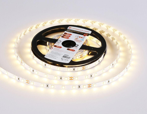 Светодиодная лента Ambrella Light 6W/m 60LED/m 2835SMD теплый белый 5M GS3001 Светодиодная лента Ambrella Light 6W/m 60LED/m 2835SMD теплый белый 5M GS3001