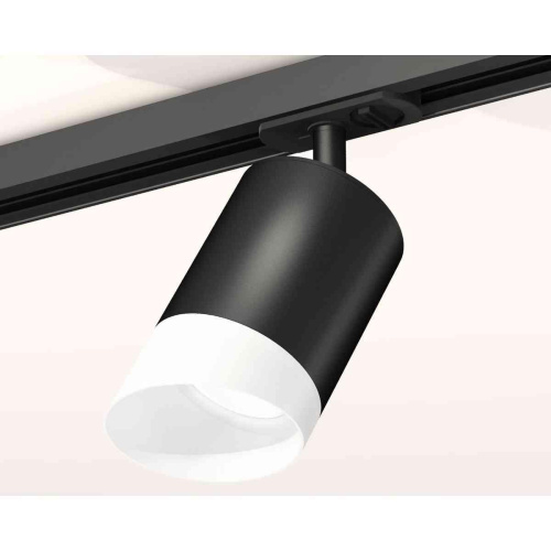 Комплект трекового светильника Ambrella light Track System XT7422022 SBK/FR черный песок/белый матовый (A2537, C7422, N7175) Комплект трекового светильника Ambrella light Track System XT7422022 SBK/FR черный песок/белый матовый (A2537, C7422, N7175)