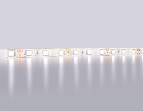 Светодиодная влагозащищенная лента Ambrella Light 14,4W/m 60LED/m 5050SMD дневной белый 5M GS2102 Светодиодная влагозащищенная лента Ambrella Light 14,4W/m 60LED/m 5050SMD дневной белый 5M GS2102